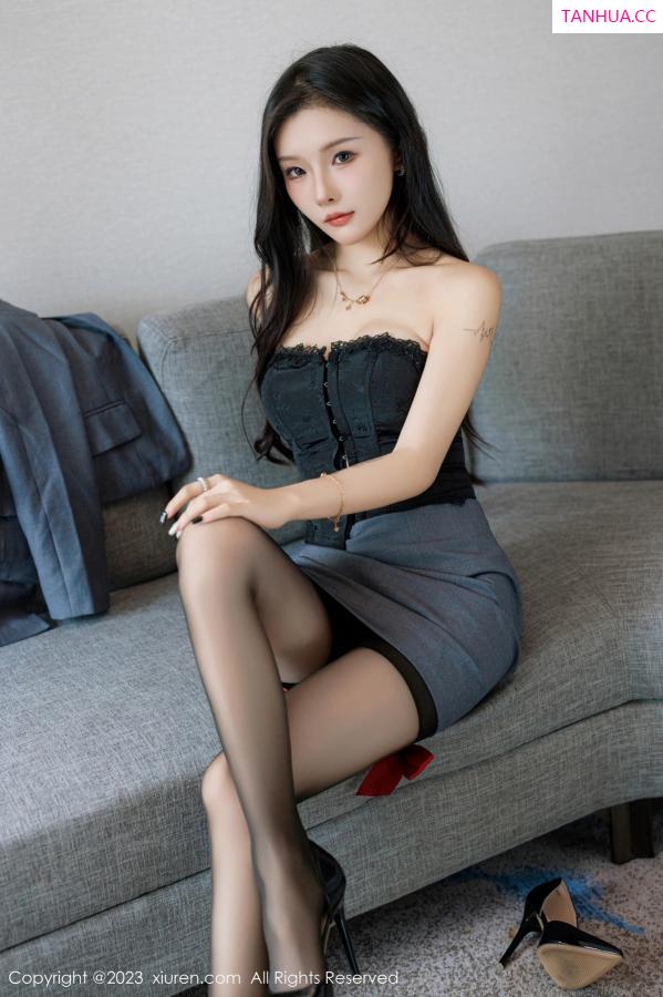 七七kiko  [XiuRen]高清写真图 2023.10.16 No.7511 七七kiko 黑丝美腿第15张图片